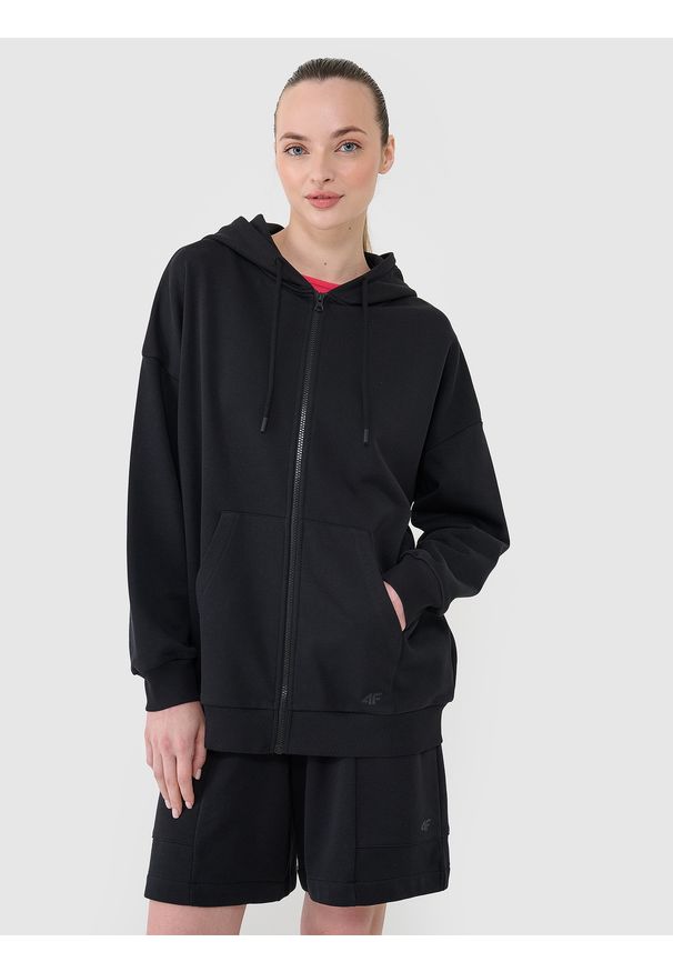 4f - 4F Bluza dresowa rozpinana z kapturem damska - czarna XS. Okazja: na co dzień. Typ kołnierza: kaptur. Kolor: czarny. Materiał: dresówka. Wzór: gładki, ze splotem. Styl: casual, sportowy