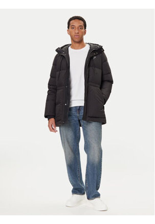 Guess Kurtka puchowa M5BL0O W3282 Czarny Regular Fit. Kolor: czarny. Materiał: syntetyk