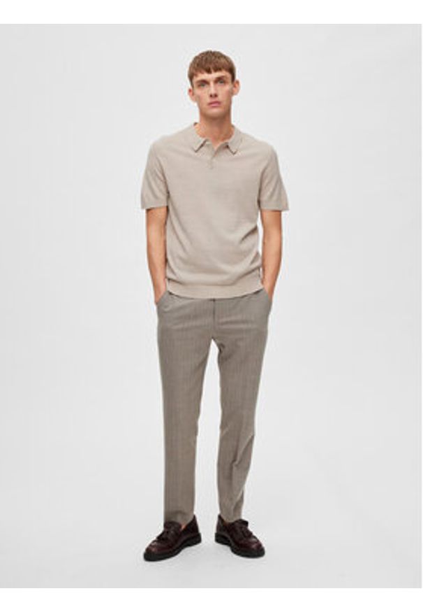 Selected Homme Polo 16088649 Beżowy. Typ kołnierza: polo. Kolor: beżowy. Materiał: syntetyk