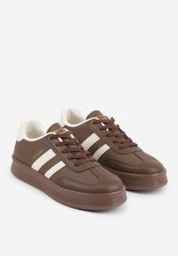 Renee - Brązowe Sneakersy Sportowe VICES z Ozdobnymi Paskami i Przeszyciami Wenilan. Zapięcie: pasek. Kolor: brązowy. Materiał: jeans. Wzór: paski #2
