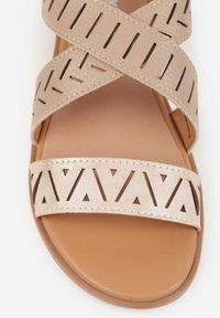 Born2be - Beżowe Sandały ze Skóry Naturalnej z Ażurowym Wzorem Elrinelin. Okazja: na co dzień, do pracy, na spotkanie biznesowe. Zapięcie: sprzączka. Kolor: beżowy. Materiał: skóra. Wzór: ażurowy. Styl: klasyczny, casual, biznesowy, elegancki #9