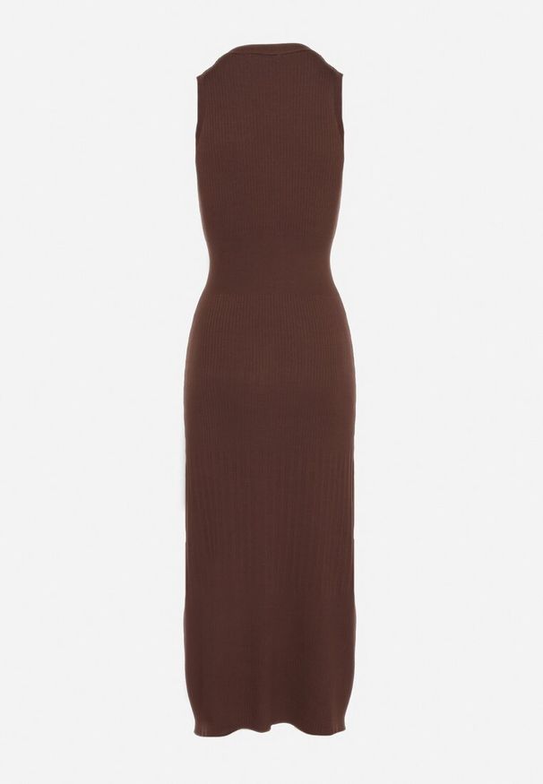 Born2be - Brązowa Wiskozowa Sukienka o Taliowanym Kroju Bez Rękawów Zdobiona Guzikami Esinea. Okazja: na co dzień. Typ kołnierza: dekolt w serek. Kolor: brązowy. Materiał: wiskoza. Długość rękawa: bez rękawów. Wzór: aplikacja. Styl: casual