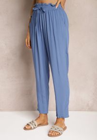 Renee - Niebieskie Spodnie z Bawełny Typu Paper Bag High Waist z Gumką w Talii Kitanea. Okazja: do pracy, na co dzień. Stan: podwyższony. Kolor: niebieski. Materiał: bawełna. Styl: casual #3