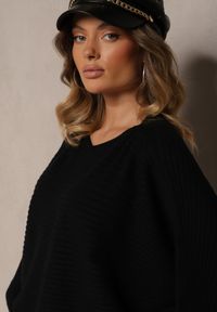 Renee - Czarny Sweter z Wiskozą w Stylu Nietoperza Almeti. Okazja: do pracy. Kolor: czarny. Materiał: wiskoza. Długość rękawa: długi rękaw. Długość: długie #5