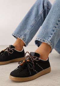 Renee - Czarne Sneakersy Typu Klasyczne Tenisówki Retro z Podwójnym Wiązaniem z Frędzlami Kotena. Okazja: na co dzień. Zapięcie: sznurówki. Kolor: czarny. Materiał: jeans. Szerokość cholewki: normalna #1