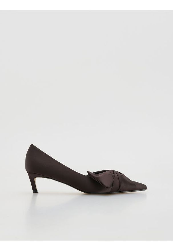 Reserved - Czółenka na obcasie kitten - mahoniowy. Kolor: brązowy. Materiał: materiał. Wzór: gładki. Obcas: na obcasie. Wysokość obcasa: średni
