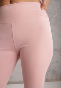 Renee - Różowe Legginsy Basic z Modelującą Wstawką w Pasie Liacan. Okazja: na co dzień. Kolor: różowy. Długość: krótkie. Styl: casual #4