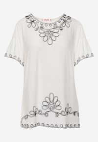 Born2be - Biała Wiskozowa Bluzka na Krótki Rękaw z Etno Haftem z Metaliczną Nicią Aiopa. Okazja: do pracy, na co dzień, na spotkanie biznesowe. Kolekcja: plus size. Kolor: biały. Materiał: wiskoza. Długość rękawa: krótki rękaw. Długość: krótkie. Wzór: haft. Styl: etno #8