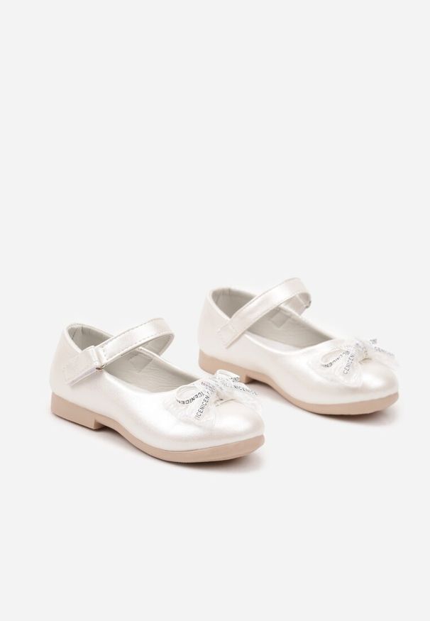 Born2be - Białe Balerinki z Kokardą na Nosku i Zapięciem na Rzepy Ehlina. Zapięcie: rzepy. Kolor: biały