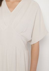 Born2be - Jasnobeżowa Sukienka z Bawełną i Górą w Stylu Nietoperza Filenia. Okazja: na co dzień. Kolor: beżowy. Materiał: bawełna. Styl: casual #2