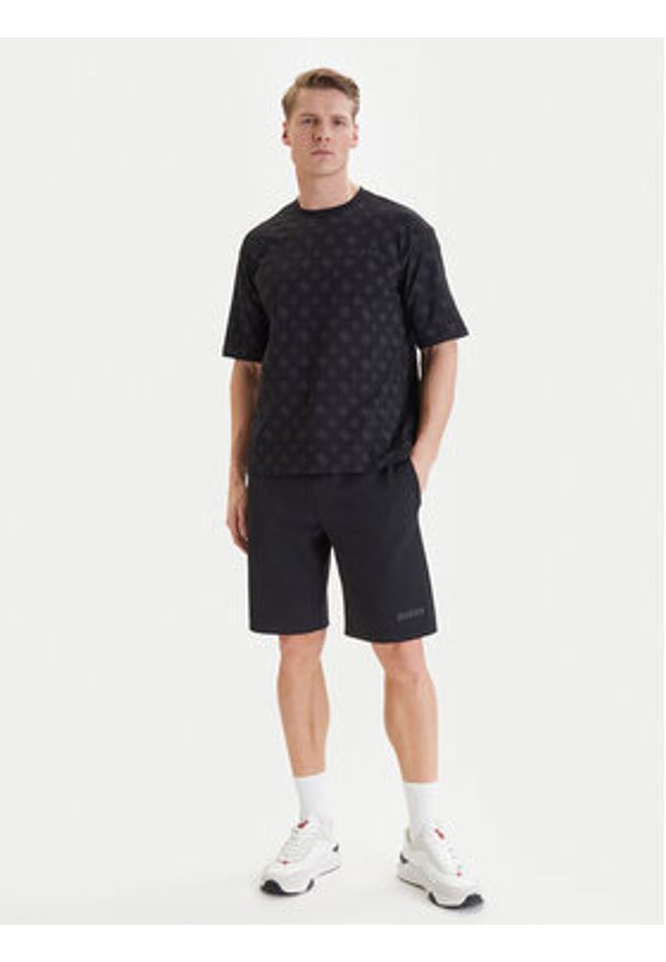 Guess Szorty sportowe Z6GD02 K2845 Czarny Regular Fit. Kolor: czarny. Materiał: syntetyk. Styl: sportowy