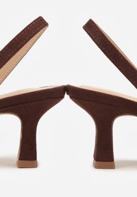 Renee - Brązowe Sandały Slingback na Kaczuszce z Tweedowymi Wstawkami i Kwiatem 3D Zehe. Okazja: na co dzień, na imprezę. Zapięcie: bez zapięcia. Kolor: brązowy. Materiał: jeans, koronka. Wzór: kwiaty. Obcas: na szpilce. Styl: casual, elegancki #6