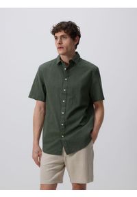 Reserved - Koszula regular z lnem - ciemnozielony. Kolor: zielony. Materiał: len