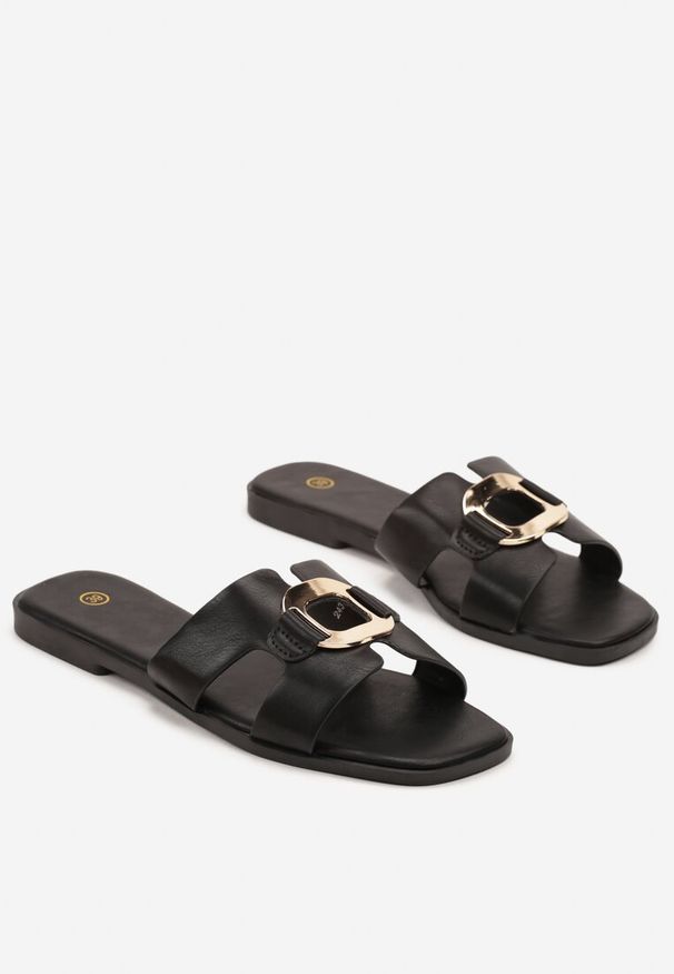 Renee - Czarne Klapki z Kwadratowym Noskiem Zdobione Elegancką Aplikacją Galitera. Kolor: czarny. Wzór: aplikacja. Obcas: na płaskiej podeszwie. Styl: elegancki