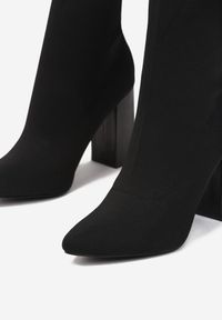 Born2be - Czarne Botki Cillolis. Wysokość cholewki: za kostkę. Nosek buta: szpiczasty. Zapięcie: bez zapięcia. Kolor: czarny. Materiał: materiał. Szerokość cholewki: normalna. Wzór: aplikacja, kwiaty. Obcas: na obcasie. Wysokość obcasa: średni #2