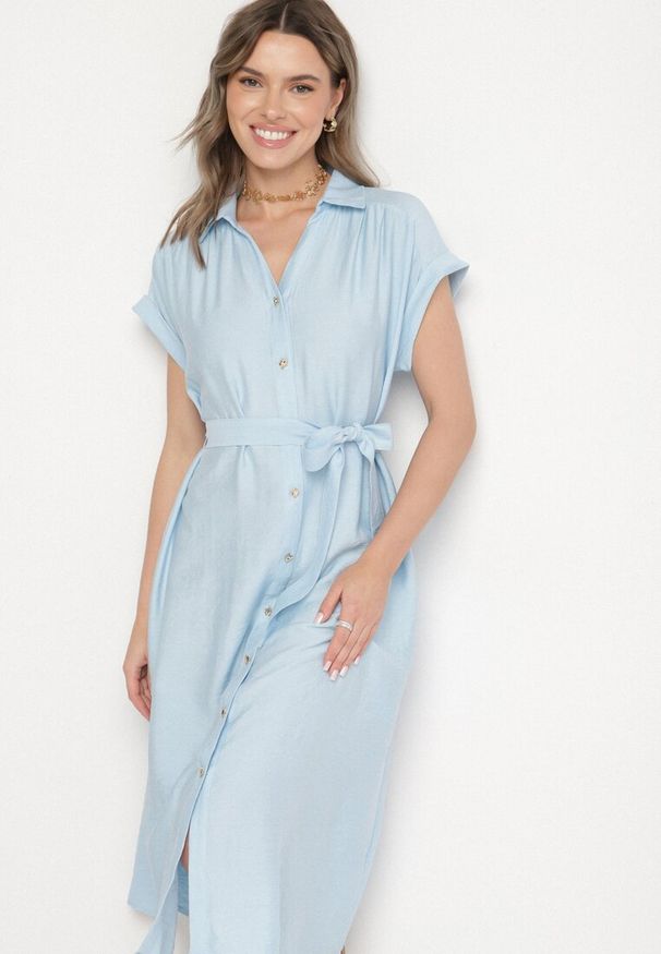 Born2be - Niebieska Wiskozowa Sukienka Koszulowa z Paskiem Rinaruna. Okazja: na co dzień. Kolor: niebieski. Materiał: wiskoza. Typ sukienki: koszulowe. Styl: elegancki, casual