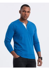 Ombre Clothing - Longsleeve męski z guzikami przy dekolcie - niebieski V2. Okazja: na co dzień. Kolor: niebieski. Materiał: bawełna, jersey, dzianina. Długość rękawa: długi rękaw. Wzór: aplikacja. Styl: klasyczny, casual #6