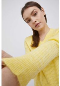 JDY sweter damski kolor żółty lekki. Okazja: na co dzień. Kolor: żółty. Materiał: dzianina. Długość rękawa: raglanowy rękaw. Styl: casual #3
