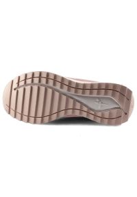Różowe Sneakersy Tamaris Damskie Stylowe Obuwie. Okazja: na co dzień, na spacer. Kolor: różowy. Materiał: materiał. Szerokość cholewki: normalna. Wzór: aplikacja, napisy. Sport: turystyka piesza #8