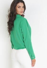 Born2be - Zielona Wiskozowa Bluzka Koszula z Wiązaniem w Pasie i Ozdobnymi Guzikami Gabrielli. Kolor: zielony. Materiał: wiskoza. Wzór: aplikacja #3
