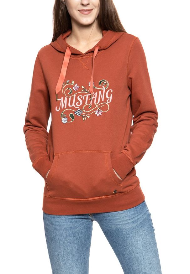 Mustang - BLUZA MUSTANG Bella H Embroidery BURNT HENNA 1008025 7143. Typ kołnierza: kaptur. Wzór: nadruk