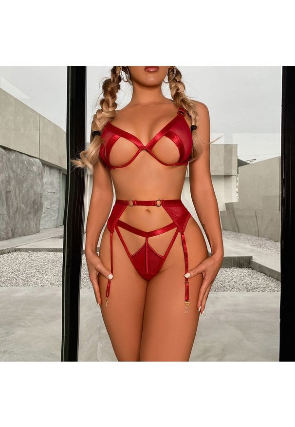 Intica - Komplet bielizny z wycięciami na specjalne okazje Mimma. Kolor: czerwony. Materiał: materiał. Wzór: paski