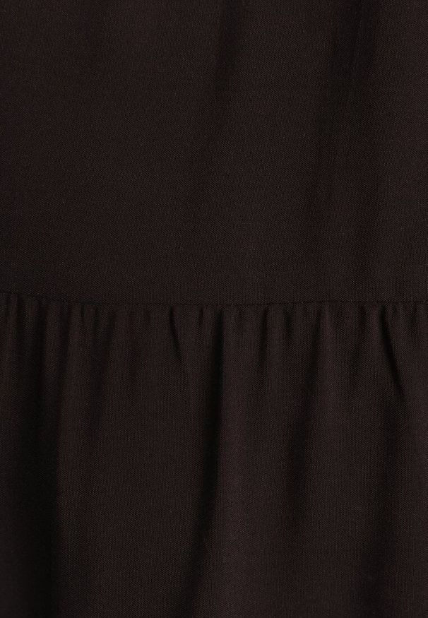 Renee - Czarna Bawełniana Sukienka o Rozkloszowanym Kroju Bez Rękawów Gladea. Okazja: na co dzień, na randkę. Kolor: czarny. Materiał: bawełna. Długość rękawa: bez rękawów. Sezon: lato, jesień. Typ sukienki: proste. Styl: casual, elegancki