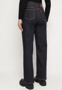 Born2be - Granatowe Szerokie Jeansy Straight z Wysokim Stanem Salenae. Okazja: na co dzień. Stan: podwyższony. Kolor: niebieski. Styl: casual, elegancki #4