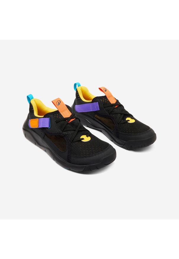 Buty sportowe dla dzieci Decathlon Playful Summer. Okazja: na uczelnię. Zapięcie: rzepy. Kolor: czarny. Materiał: tkanina, kauczuk. Szerokość cholewki: normalna. Sport: turystyka piesza