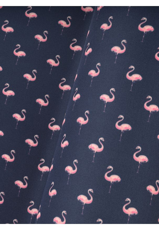 Pako Lorente - PAKO LORENTE - Granatowa poszetka we flamingi. Kolor: niebieski. Materiał: poliester. Wzór: kolorowy