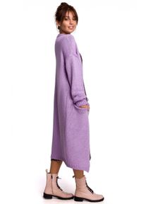 Polskie swetry - Długi sweter z kieszeniami ciepły kardigan o prostym fasonie fioletowy. Okazja: do pracy, na spacer, na co dzień. Kolor: fioletowy. Materiał: dzianina, akryl. Długość rękawa: długi rękaw. Długość: długie. Wzór: ze splotem. Styl: casual #2