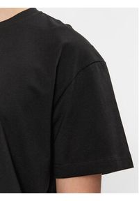 Calvin Klein T-Shirt Hero K10K111346 Czarny Regular Fit. Kolor: czarny. Materiał: bawełna