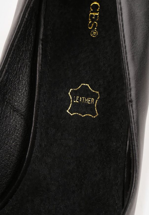 Renee - Czarne Czółenka Vices na Geometrycznym Słupku ze Skórzaną Wkładką Modvire. Okazja: na co dzień. Kolor: czarny. Materiał: skóra. Wzór: geometria. Obcas: na słupku. Styl: casual