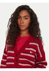 Tommy Jeans Kardigan Badge DW0DW21678 Czerwony Relaxed Fit. Kolor: czerwony. Materiał: syntetyk #3