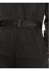 Calvin Klein Płaszcz zimowy K20K207726 Czarny Regular Fit. Kolor: czarny. Materiał: syntetyk. Sezon: zima #5