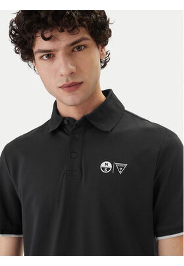 Guess Polo M6GP47 K3323 Granatowy Regular Fit. Typ kołnierza: polo. Kolor: niebieski. Materiał: bawełna