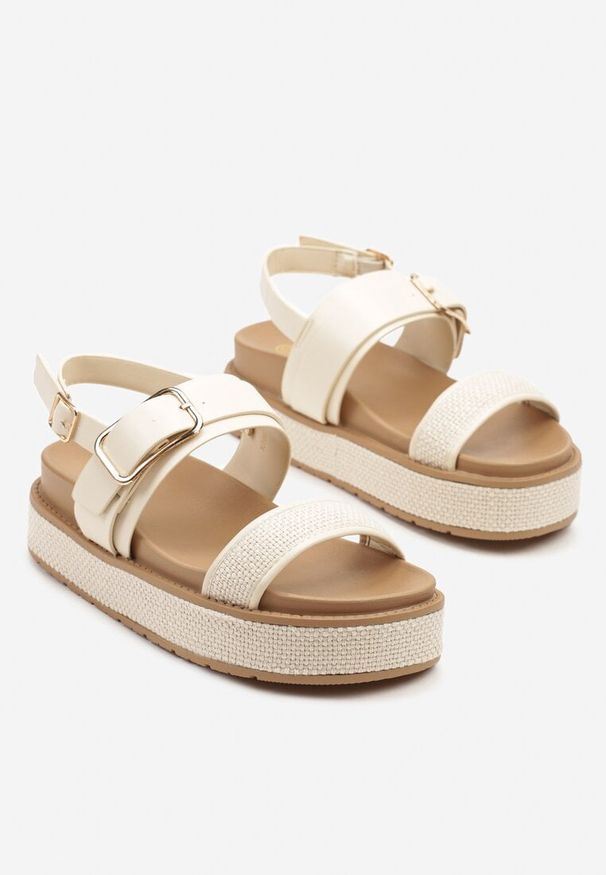 Born2be - Beżowe Sandały na Niskiej Platformie z Klamrą i Sprzączką Ogregia. Zapięcie: klamry. Kolor: beżowy. Obcas: na platformie