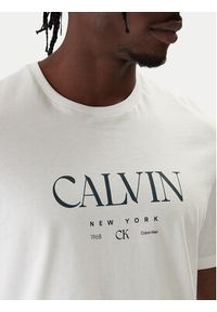 Calvin Klein T-Shirt LV04RE807G Biały Regular Fit. Kolor: biały. Materiał: bawełna #5