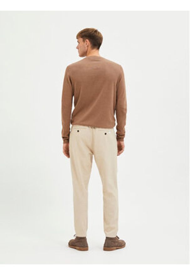 Selected Homme Chinosy 16087636 Beżowy Slim Tapered Fit. Kolor: beżowy. Materiał: bawełna