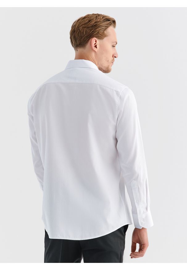 Pako Lorente - PAKO LORENTE – Koszula męska biała ASANA P000B-1X-595-B. Typ kołnierza: kołnierzyk klasyczny. Kolor: biały. Materiał: bawełna. Długość rękawa: długi rękaw. Długość: długie. Wzór: gładki. Styl: klasyczny, elegancki