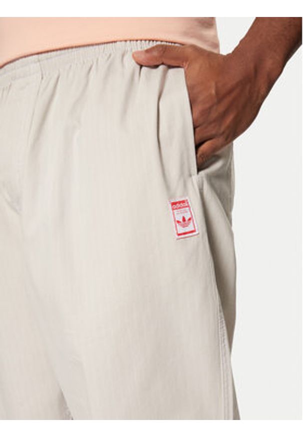 Adidas - adidas Spodnie dresowe Wabash JD0673 Beżowy Loose Fit. Kolor: beżowy. Materiał: bawełna