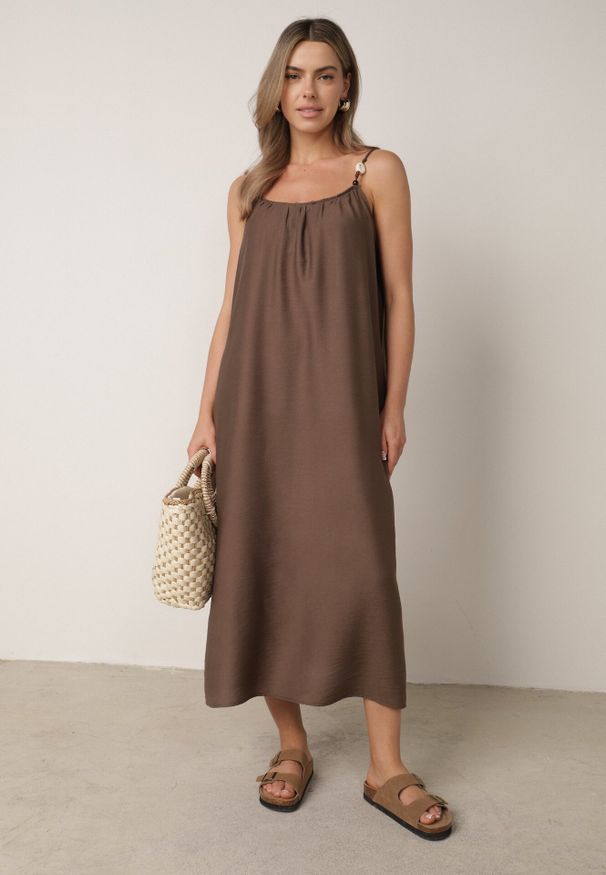 Born2be - Ciemnobrązowa Pudełkowa Sukienka Boho z Wiskozy na Ramiączkach z Ozdobnymi Koralikami Erane. Okazja: na co dzień. Kolekcja: plus size. Kolor: brązowy. Materiał: wiskoza. Długość rękawa: na ramiączkach. Typ sukienki: proste, dla puszystych. Styl: boho
