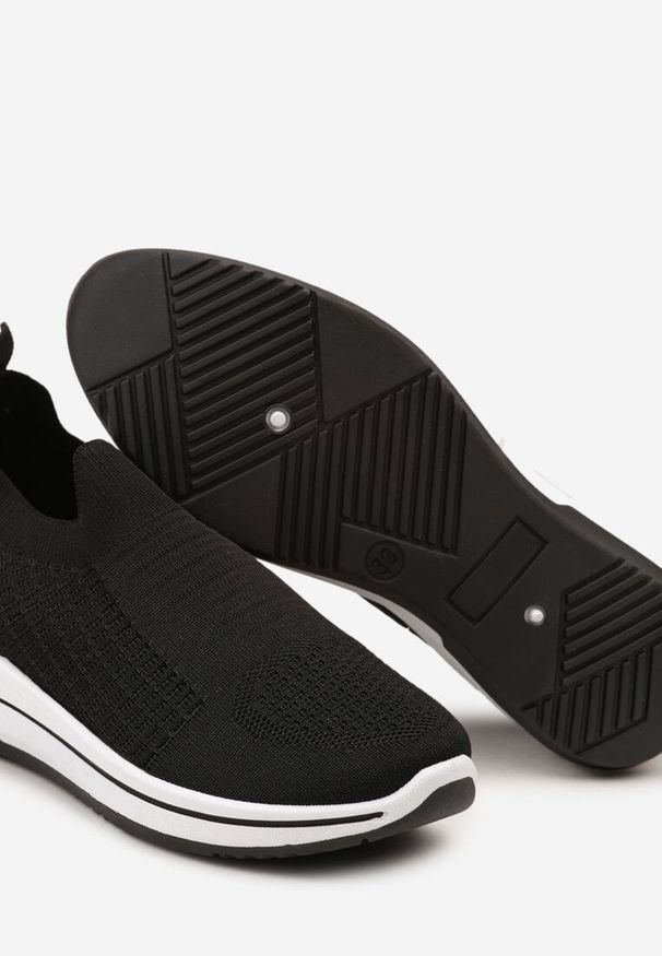 Born2be - Czarne Wsuwane Płaskie Buty Sportowe z Siateczkowego Materiału Alatarna. Okazja: na spotkanie biznesowe, do pracy, na spacer. Zapięcie: bez zapięcia. Kolor: czarny. Materiał: materiał. Sport: turystyka piesza