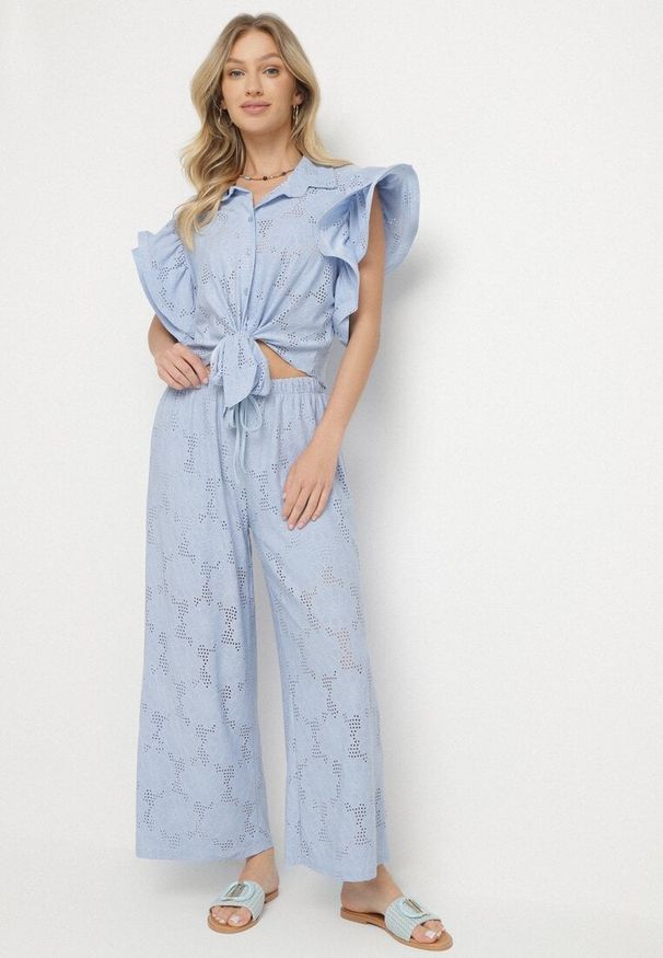 Born2be - Niebieski Ażurowy Komplet Koszulowa Bluzka z Wiązaniem i Szerokie Spodnie Linarisa. Kolor: niebieski. Wzór: ażurowy