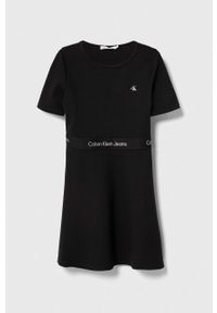 Calvin Klein Jeans sukienka kolor czarny midi rozkloszowana. Kolor: czarny. Materiał: materiał, wiskoza. Długość rękawa: krótki rękaw. Typ sukienki: rozkloszowane. Styl: klasyczny. Długość: midi