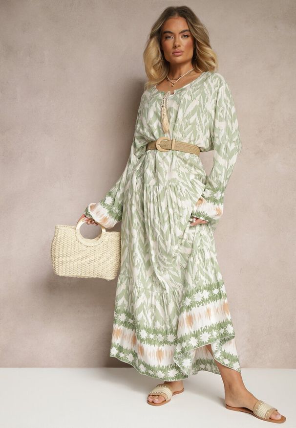 Renee - Zielona Wiskozowa Sukienka z Printem w Stylu Boho z Chwostami Erianea. Okazja: na co dzień. Kolor: zielony. Materiał: wiskoza. Długość rękawa: długi rękaw. Wzór: nadruk. Typ sukienki: proste. Styl: boho