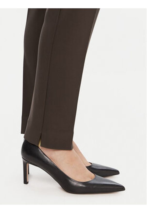 Joseph Ribkoff Spodnie materiałowe 144092F25 Brązowy Slim Fit. Kolor: brązowy. Materiał: syntetyk