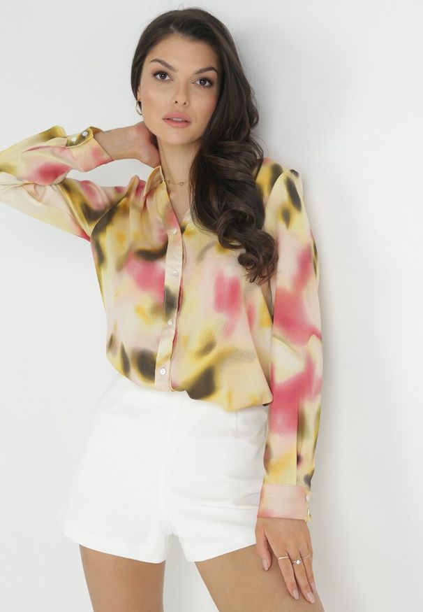 Born2be - Żółta Koszula z Kołnierzykiem z Wzorzystej Tkaniny Lumi. Typ kołnierza: kołnierzyk klasyczny. Kolor: żółty. Materiał: tkanina. Długość rękawa: długi rękaw. Długość: długie. Styl: klasyczny