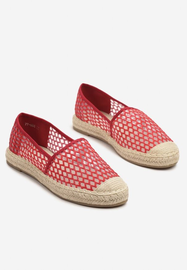 Renee - Czerwone Espadryle z Siateczkową Cholewką i Plecionką Lillevi. Okazja: na co dzień. Kolor: czerwony. Materiał: jeans. Szerokość cholewki: normalna. Styl: elegancki, casual