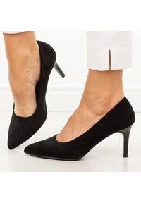 Czarne zamszowe szpilki damskie Sergio Leone 1509. Okazja: na wesele, na imprezę, na co dzień, na ślub cywilny. Kolor: czarny. Materiał: zamsz. Szerokość cholewki: normalna. Obcas: na szpilce. Styl: wizytowy, casual, elegancki #1